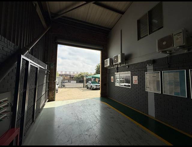 410M² WAREHOUSE TO LET IN SPARTAN